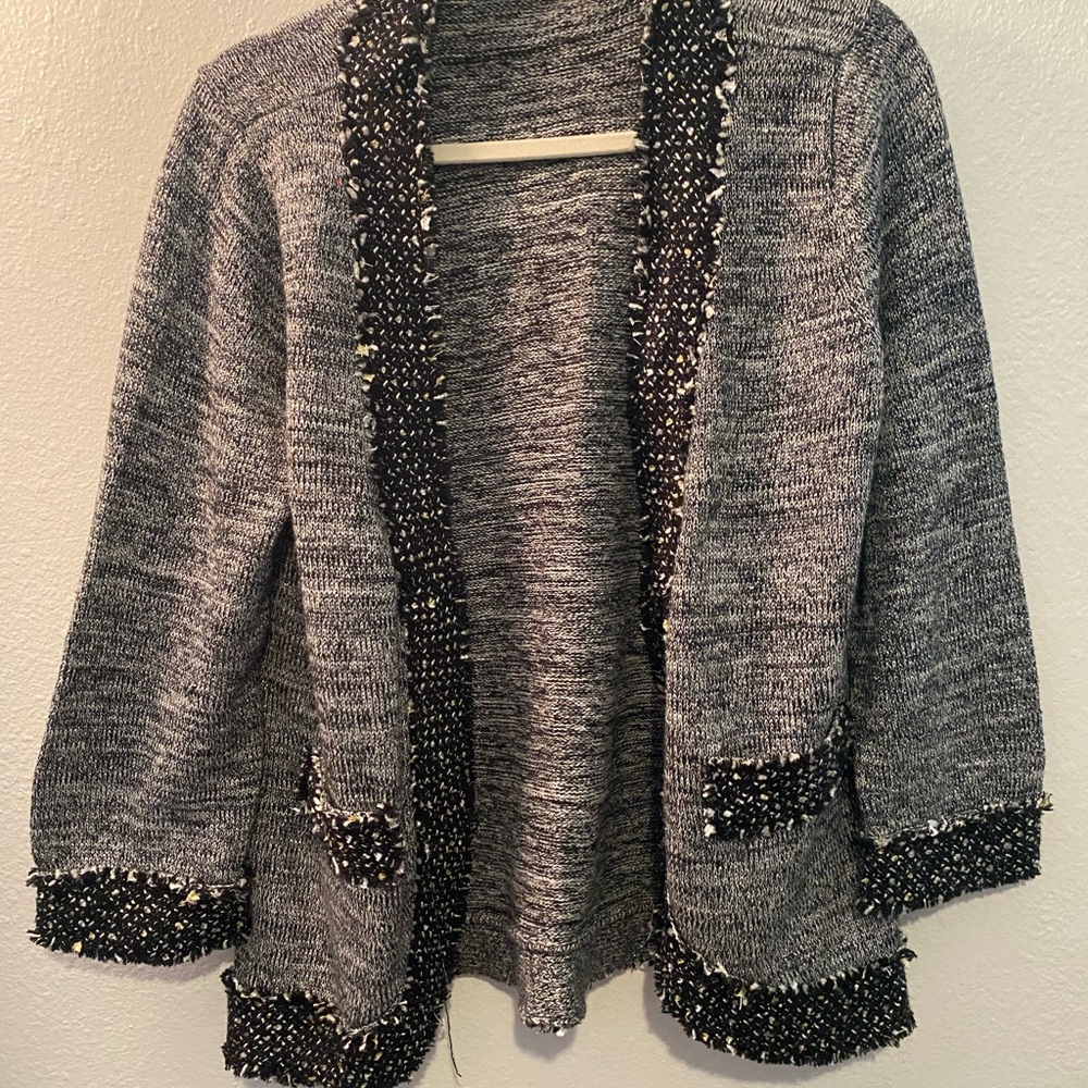 Peter Nygard Black and White Knit Sweater‎